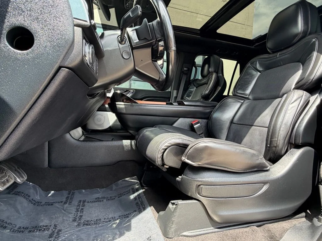 Used 2019 Black Lincoln Reserve image 10