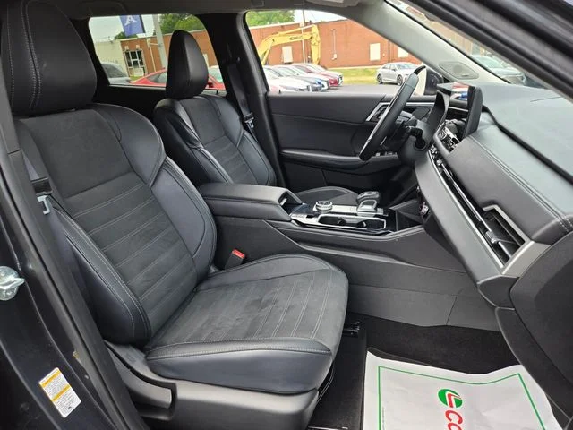 Used 2025 Gray Mitsubishi SE image 22