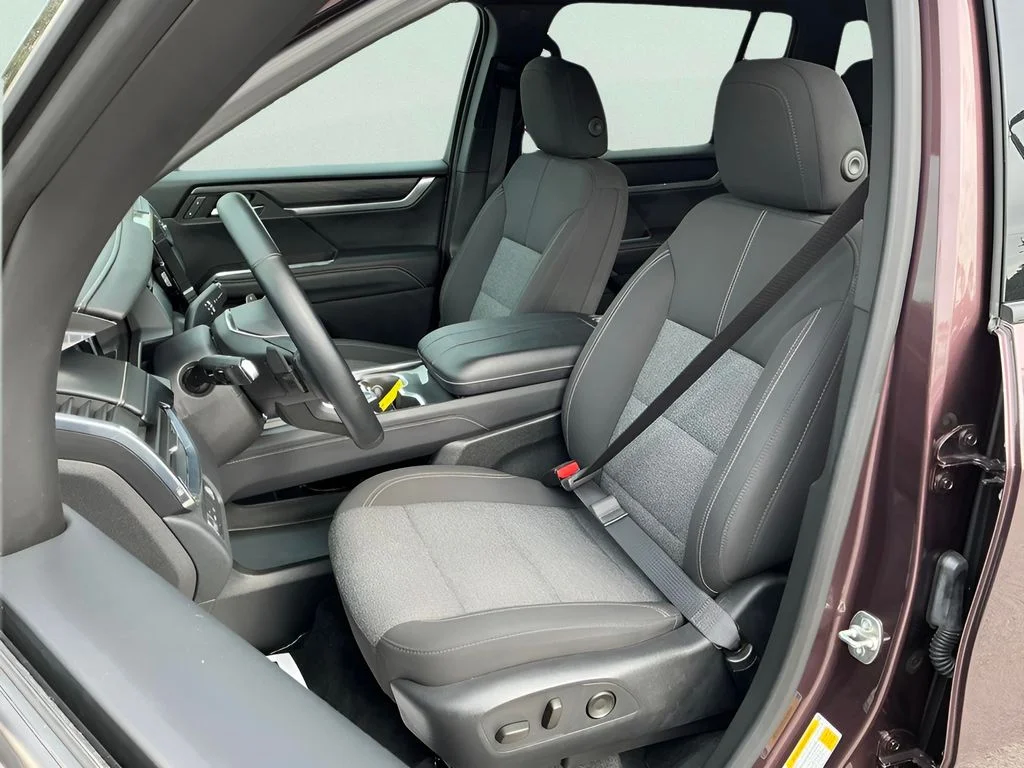 Used 2025 Brown GMC Elevation image 30