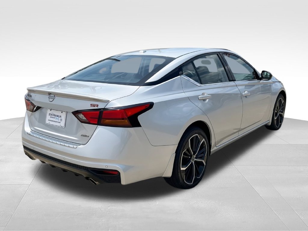 Used 2023 Silver Nissan 2.5 SR image 8