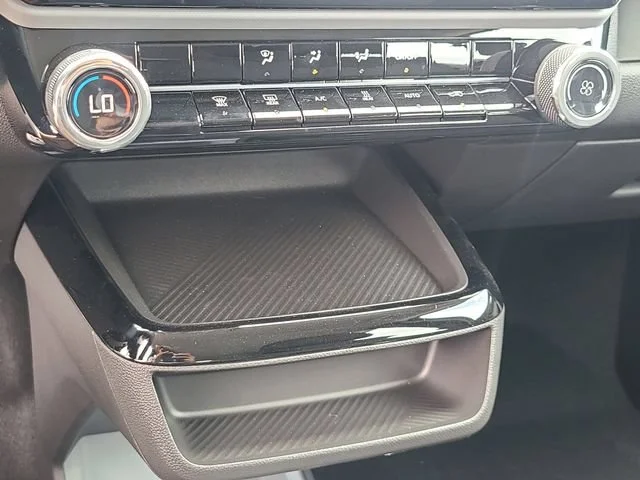 New 2027 Summit White Chevrolet LT image 26