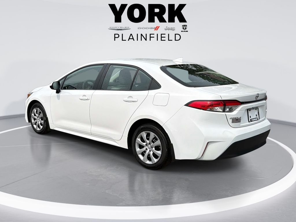 Used 2025 White Toyota LE image 7