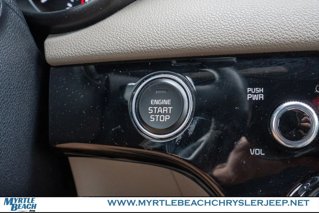 Used 2022 Sparkling Silver Kia SX image 29