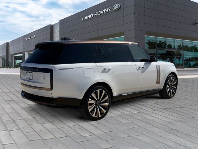 Used 2024 White Land Rover SV image 5