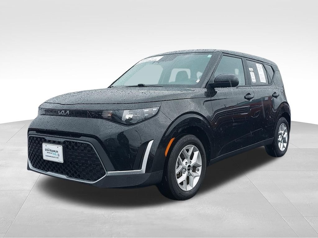 Used 2025 Black Kia LX image 4