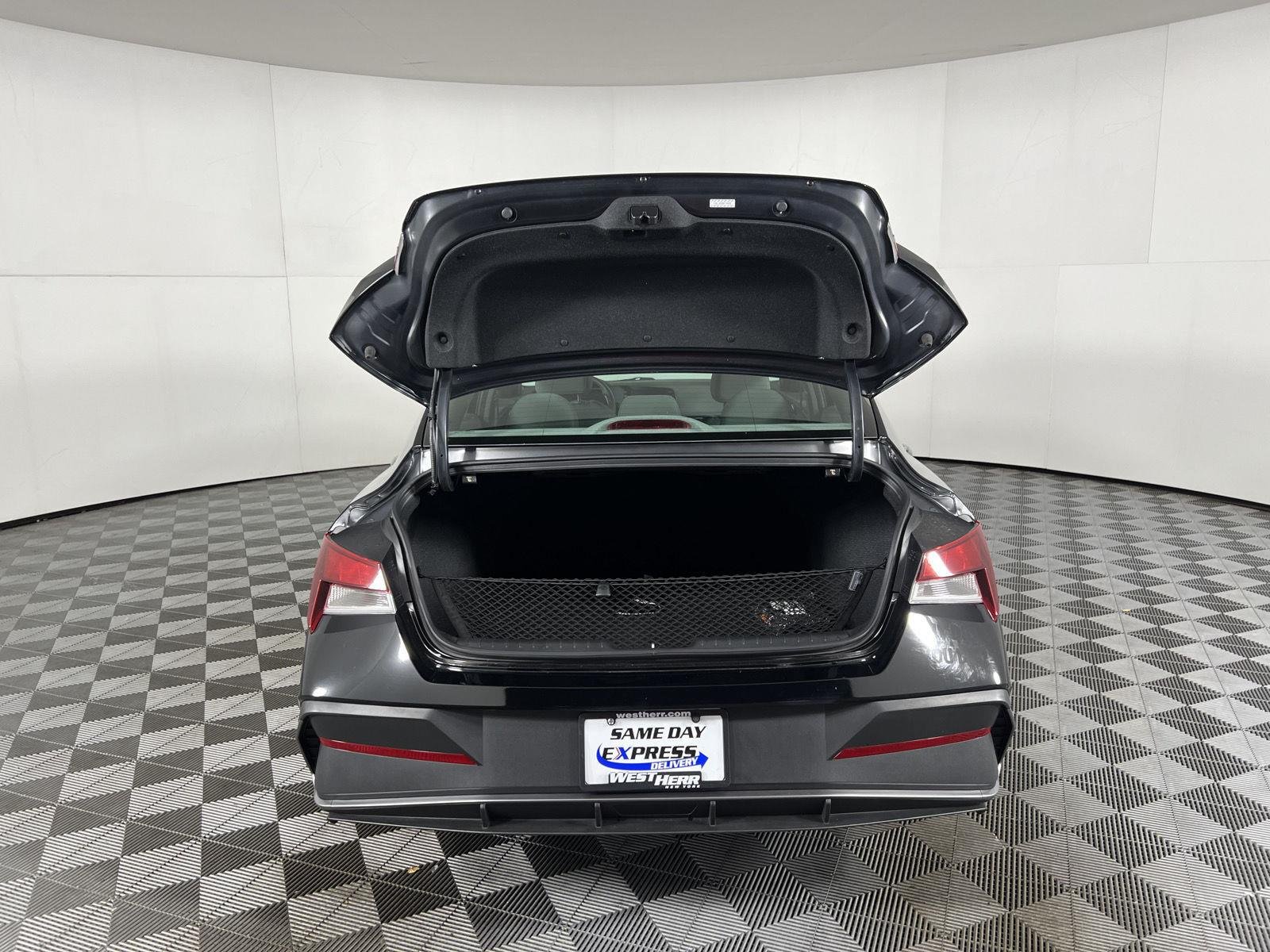 Used 2024 Abyss Black Hyundai SE image 21