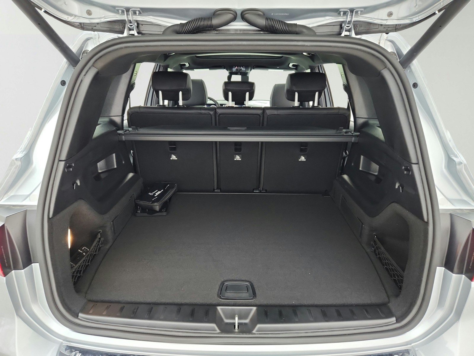 New 2026 Cirrus Silver Metallic Mercedes-Benz GLB 250 SUV image 28