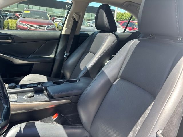 Used 2017 White Lexus 200t image 10