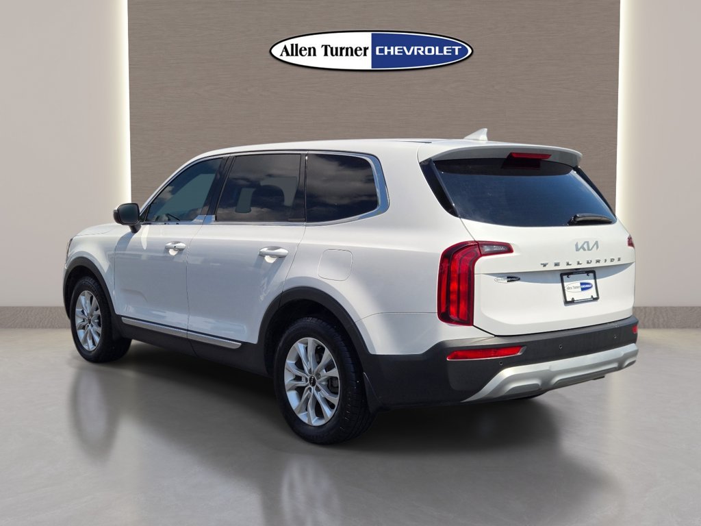 Used 2022 White Kia LX image 8