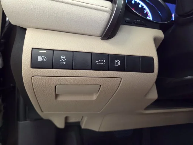 Used 2018 Brown Toyota XLE image 28