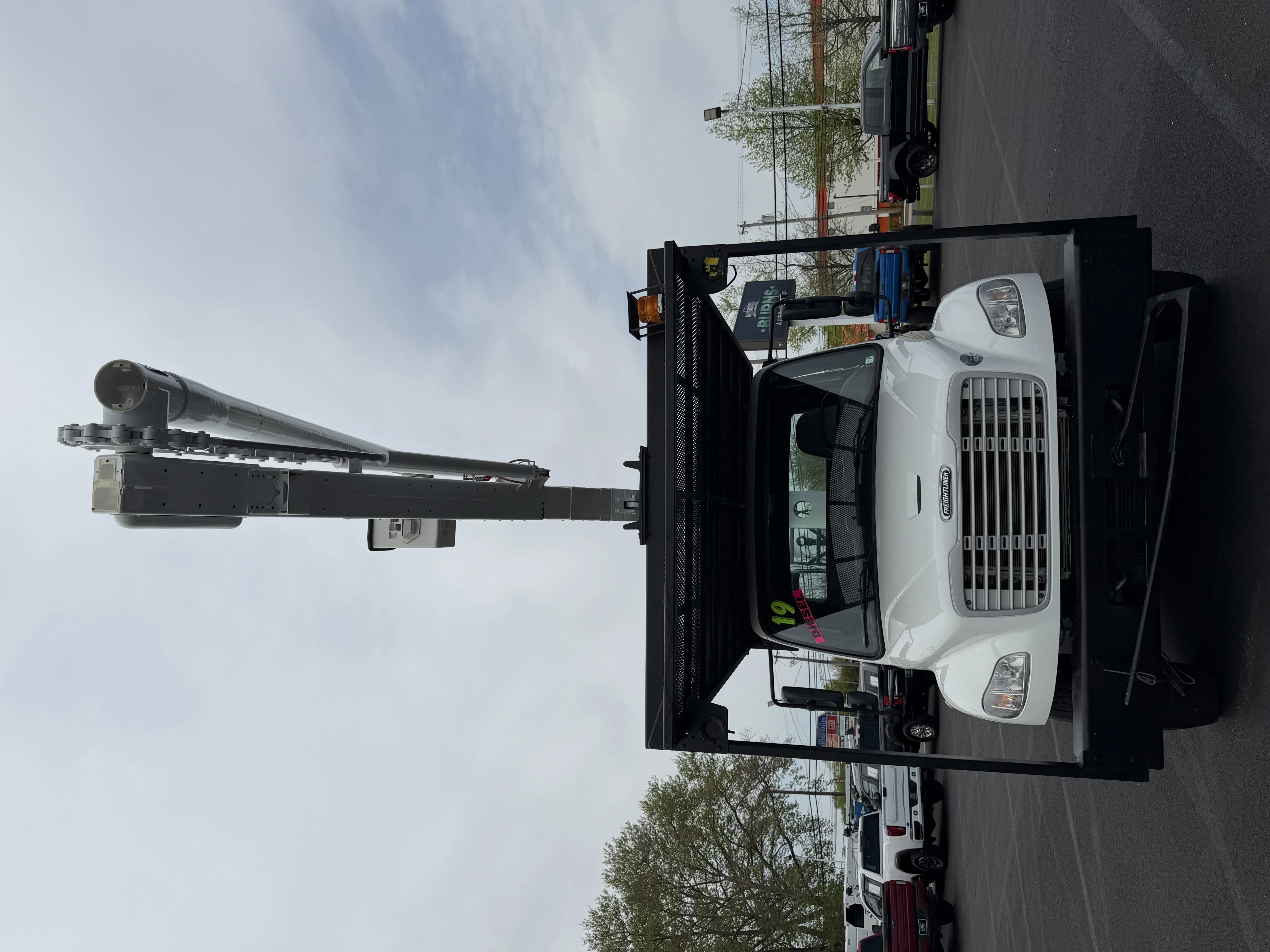 Used 2019 White FREIGHTLINER Under CDL image 8