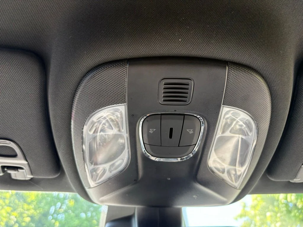 Used 2025 White Jeep Limited image 22