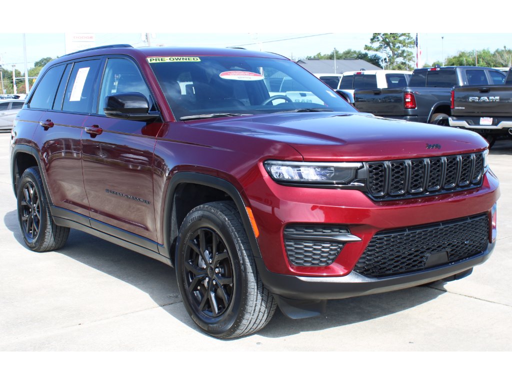 Used 2024 Velvet Red Pearlcoat Jeep Altitude image 19