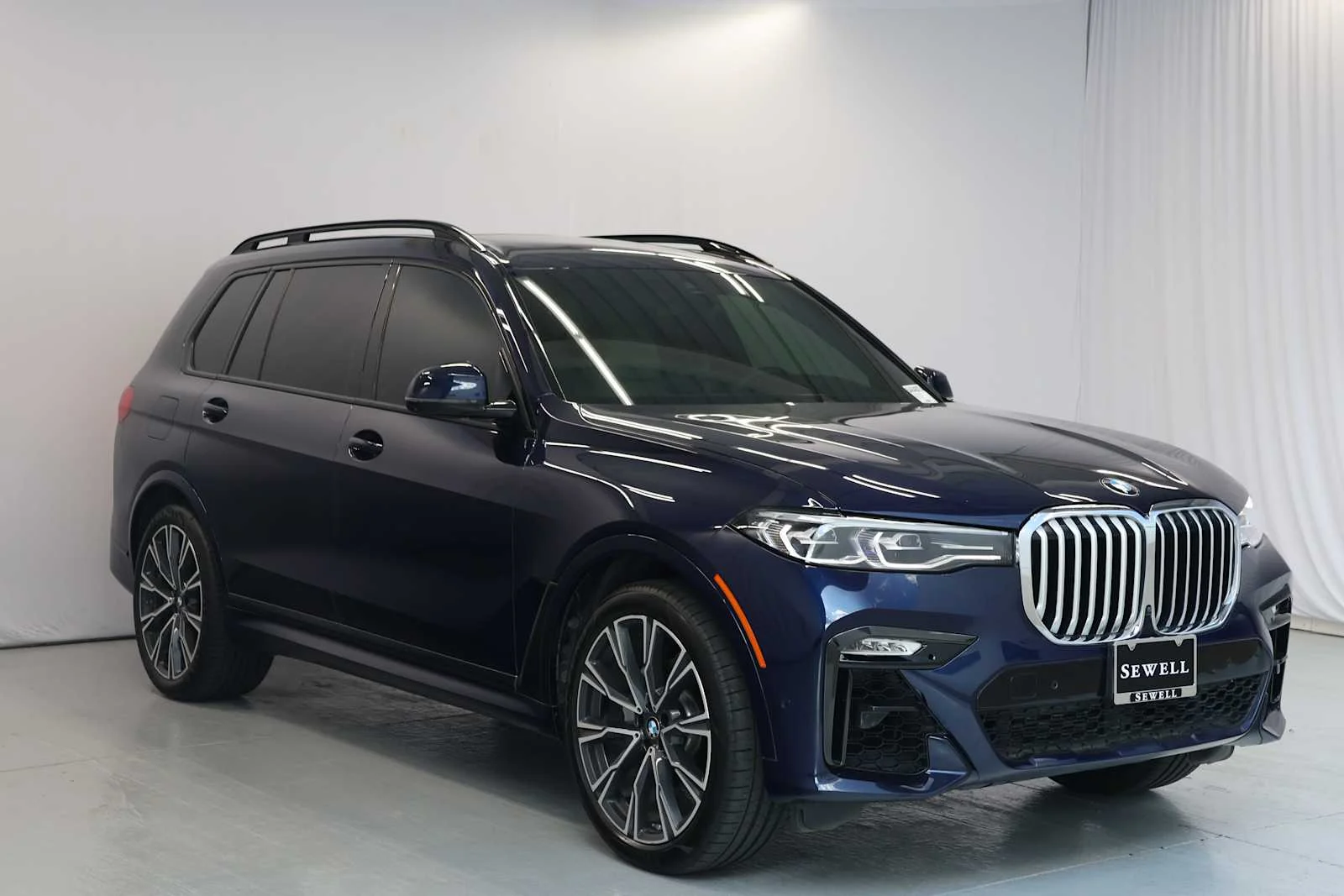 Used 2020 Tanzanite Blue II Metallic BMW xDrive40i image 4