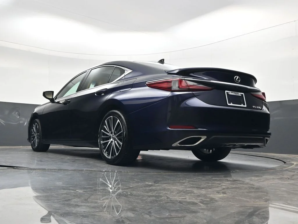 Used 2023  Lexus 350 image 45