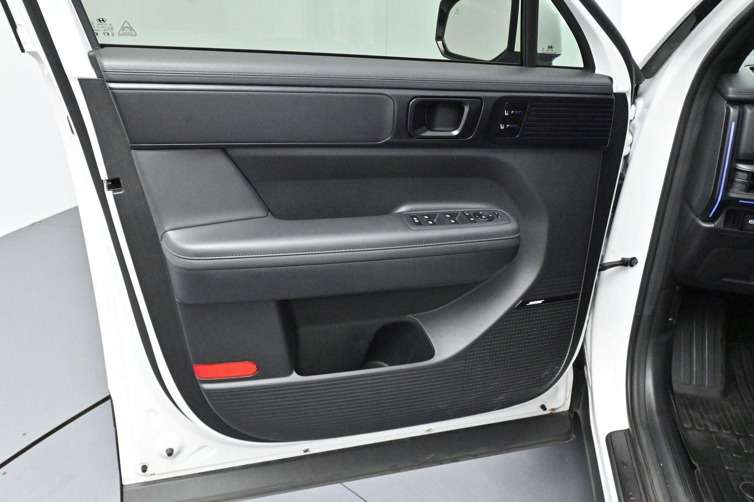 Used 2024 Serenity White Hyundai Calligraphy image 11