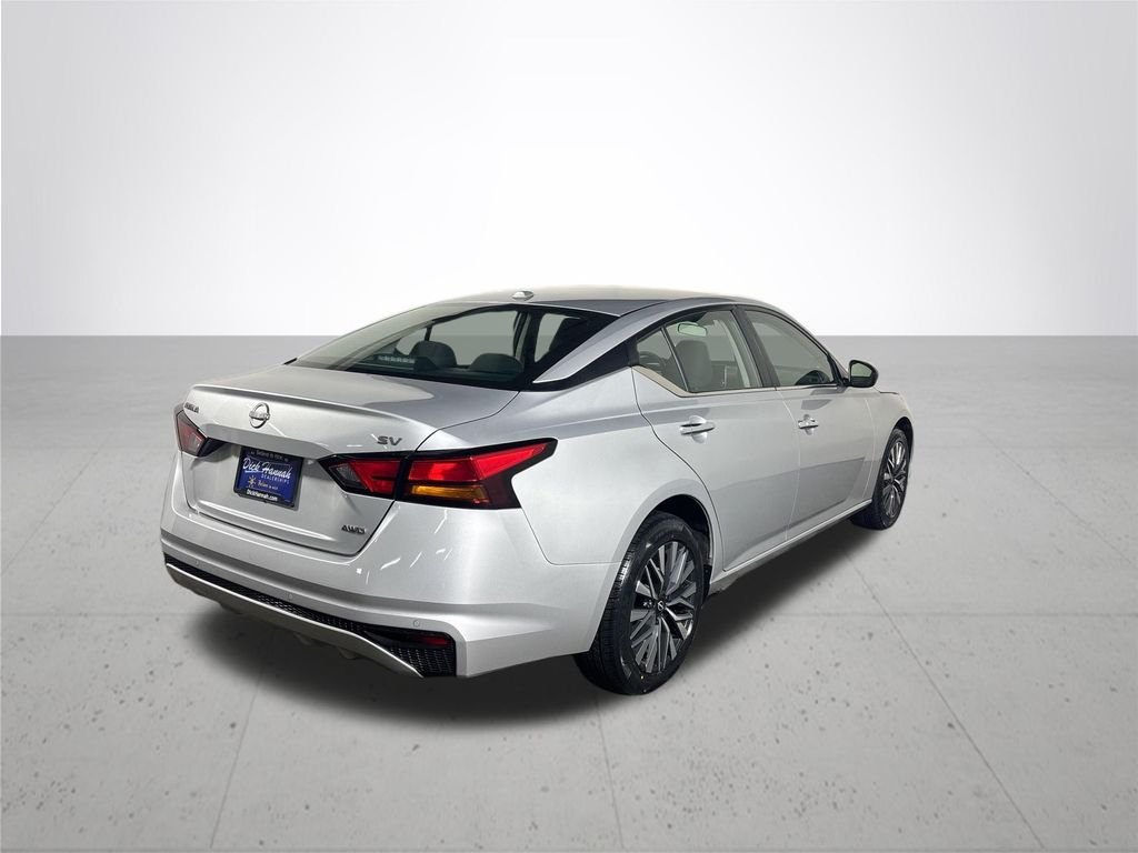 Used 2024 Silver Nissan 2.5 SV image 6