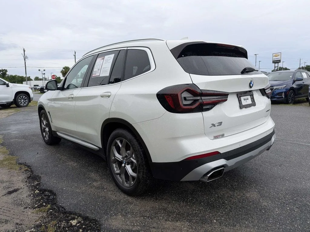 Used 2022 White BMW sDrive30i image 5