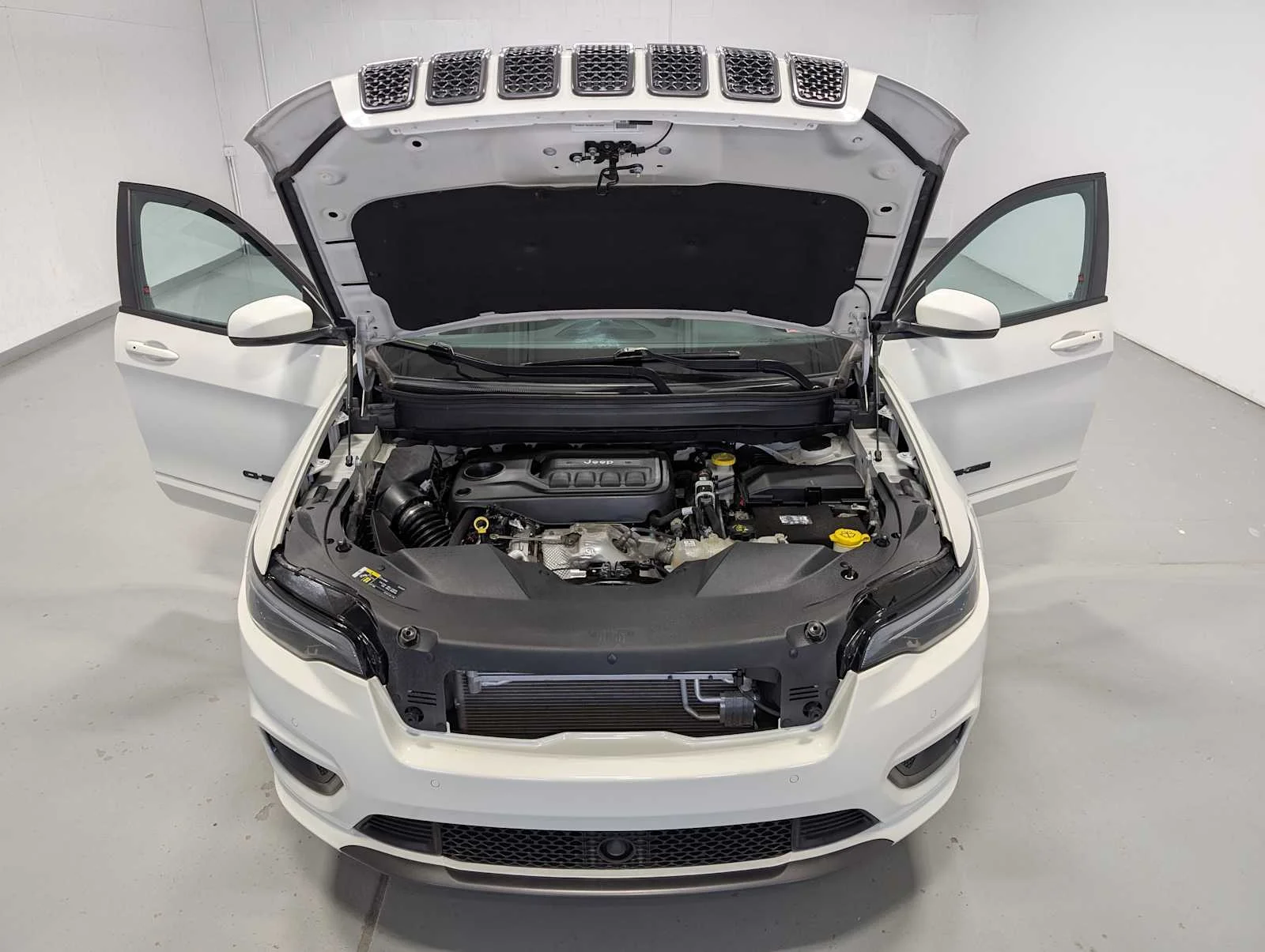 Used 2019 Pearl White Pearlcoat Jeep High Altitude image 14