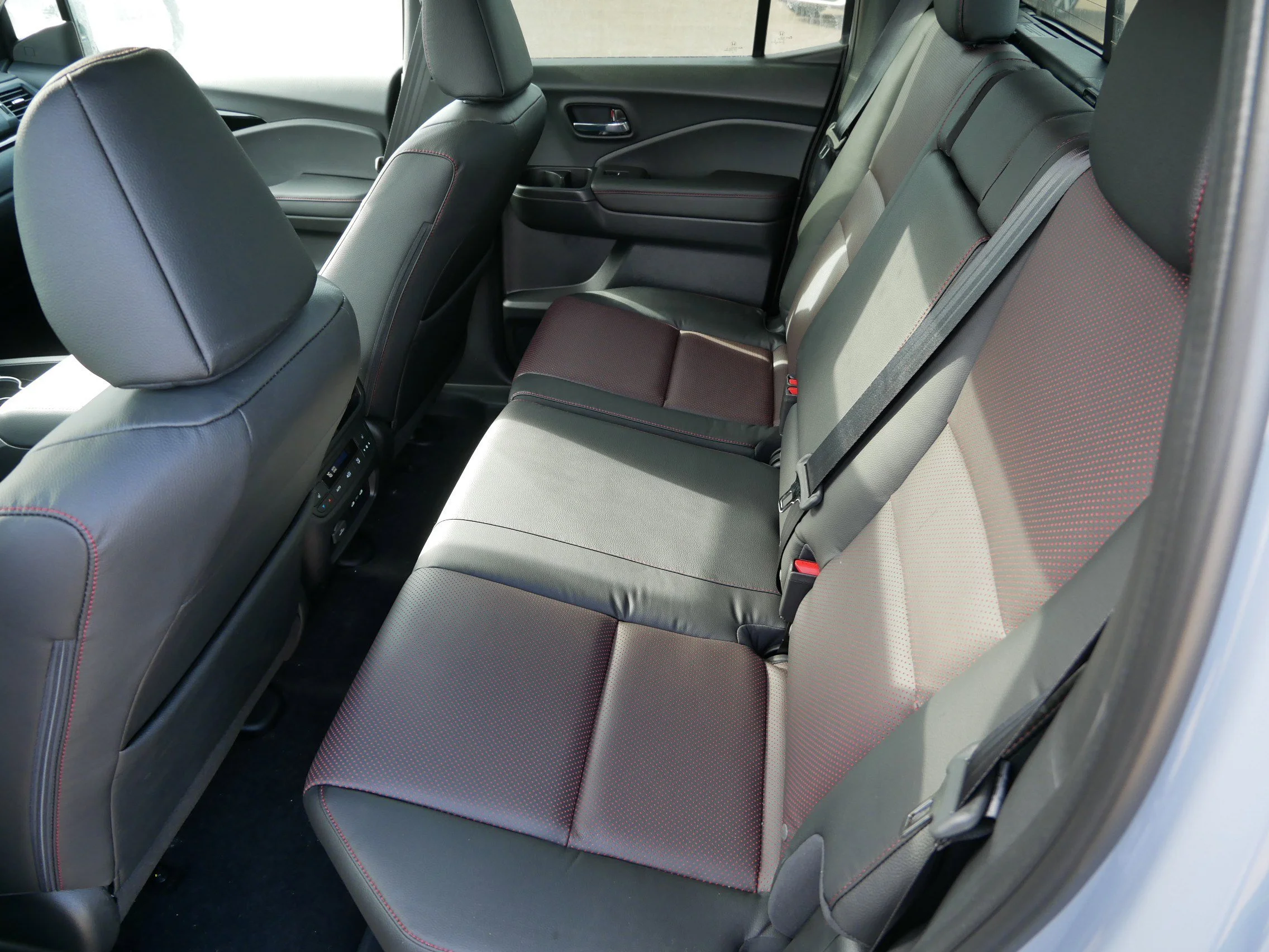 2026 Honda Ridgeline Black Edition - Photo 8