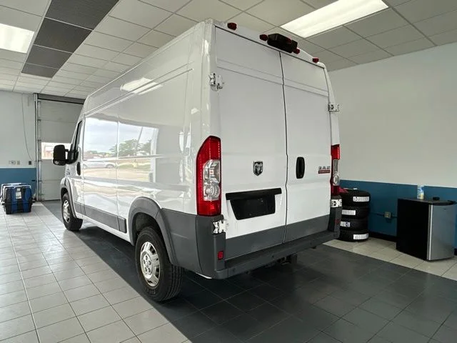 Used 2015 Bright White Clearcoat Ram Base image 5