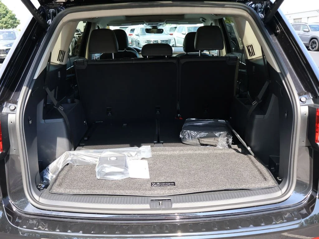 New 2026 Black Volkswagen 2.0T SE w/Technology image 15