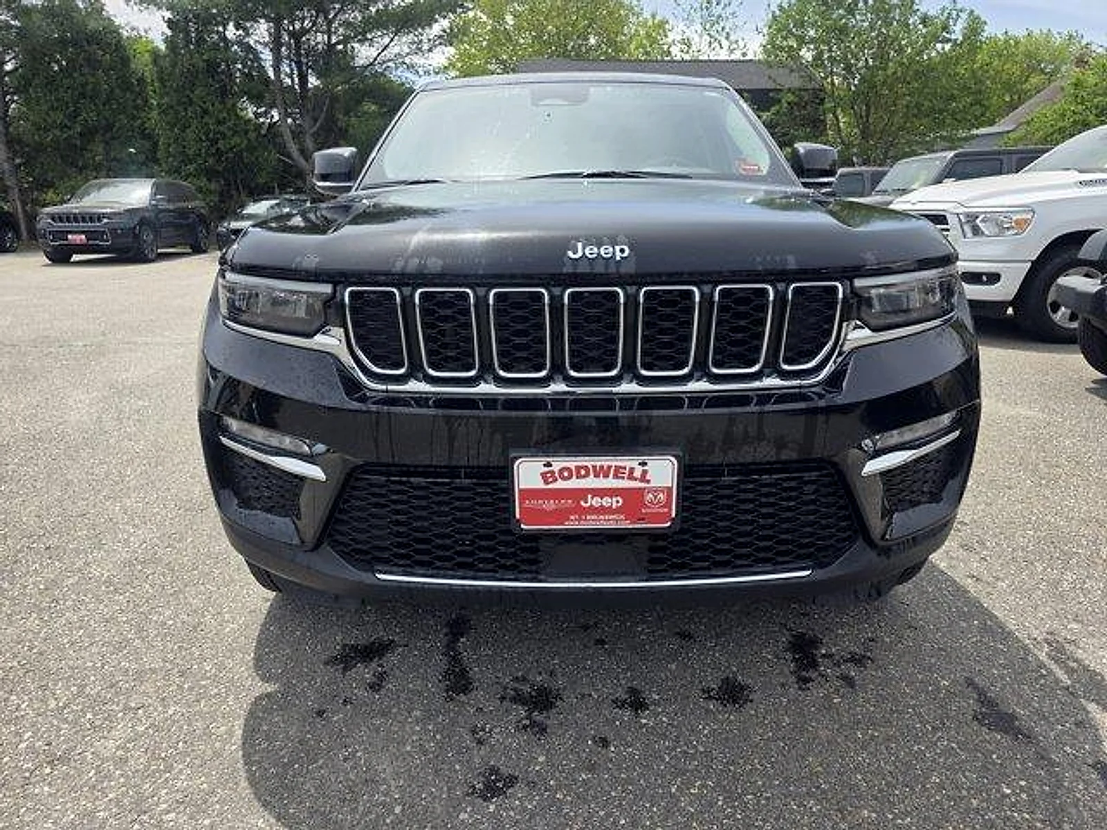 Used 2023 Diamond Black Crystal Pearlcoat Jeep  image 5