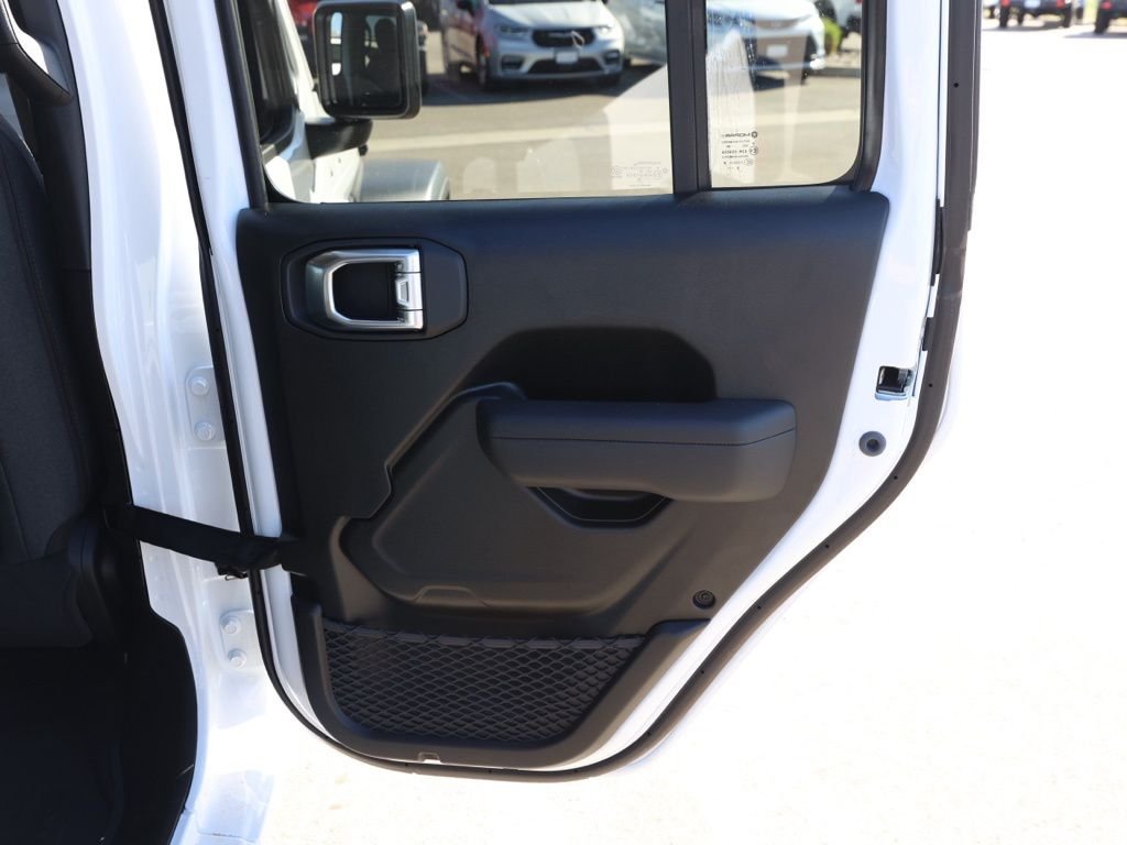 New 2026 Bright White Clear-Coat Exterior Paint Jeep Sport S image 18