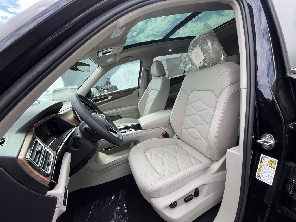 New 2026 Black Volkswagen 2.0T SE w/Technology image 10