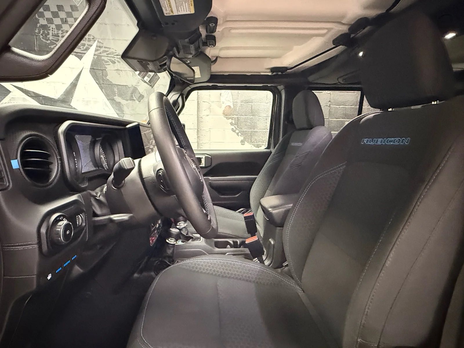Used 2024 Anvil Clear Coat (pds) Jeep Rubicon 4xe image 8