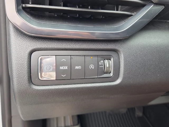 Used 2026 White GMC AT4 image 31