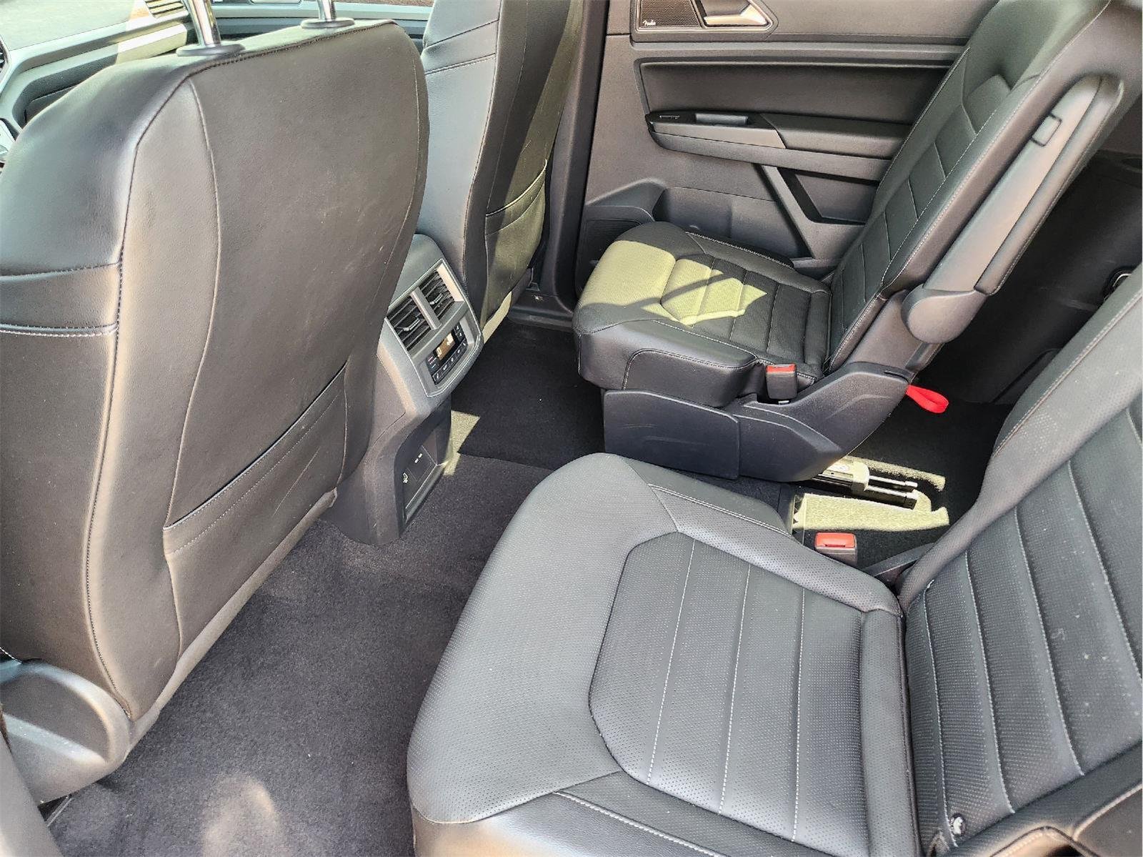 Used 2019 Platinum Gray Metallic Volkswagen 3.6L V6 SEL Premium image 30