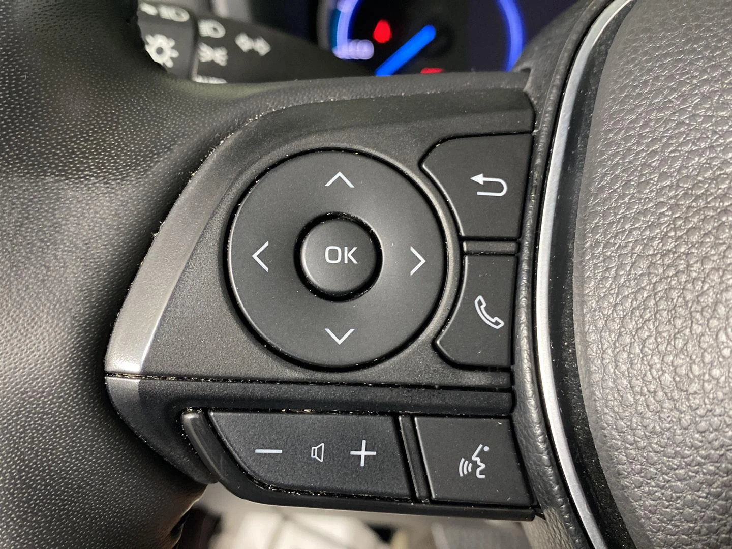 Used 2024 Magnetic Gray Metallic Toyota XLE image 19