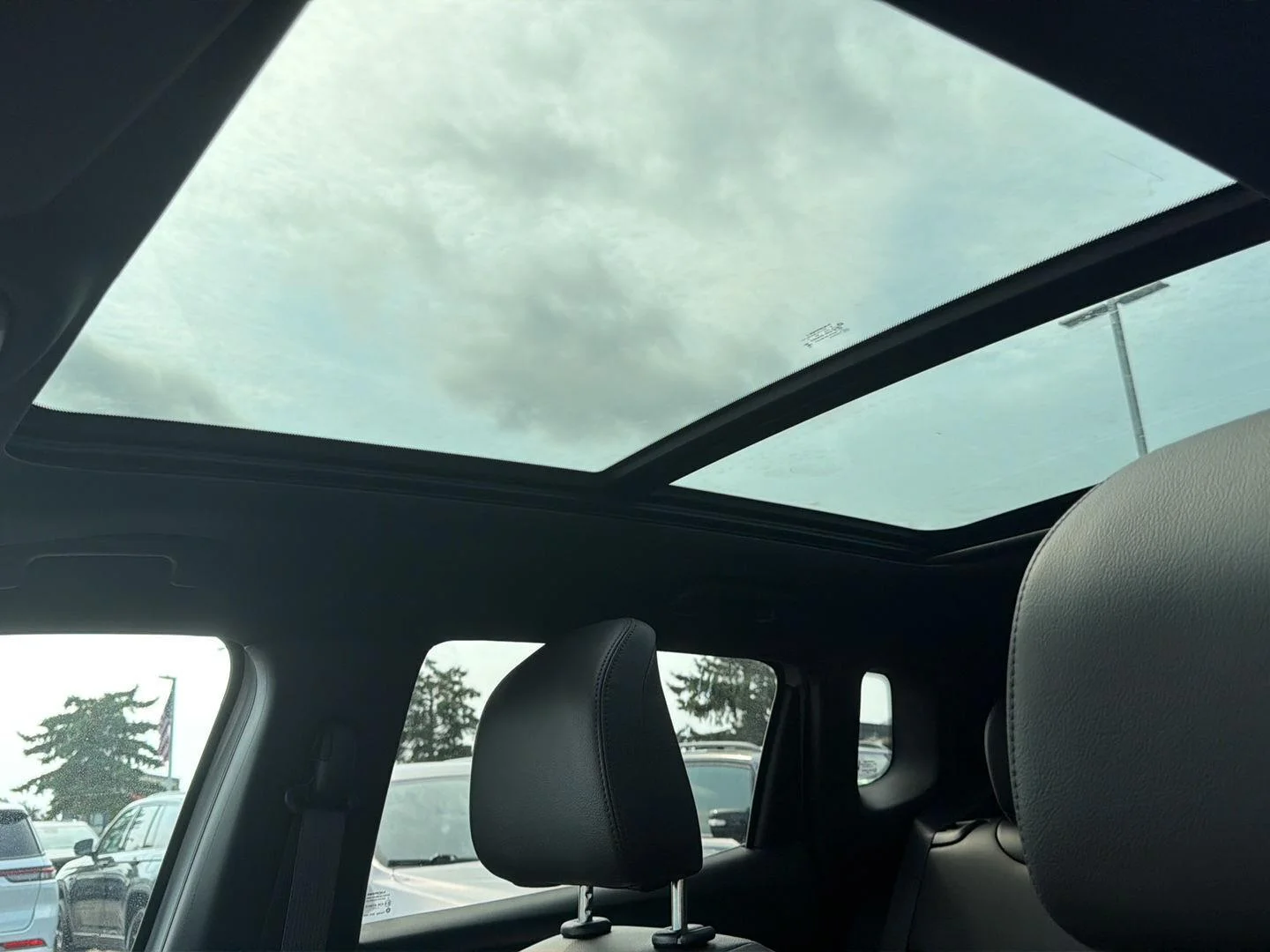 New 2026 Silver Zynith Metallic Clear-Coat Exterior Paint Jeep Limited Altitude image 20