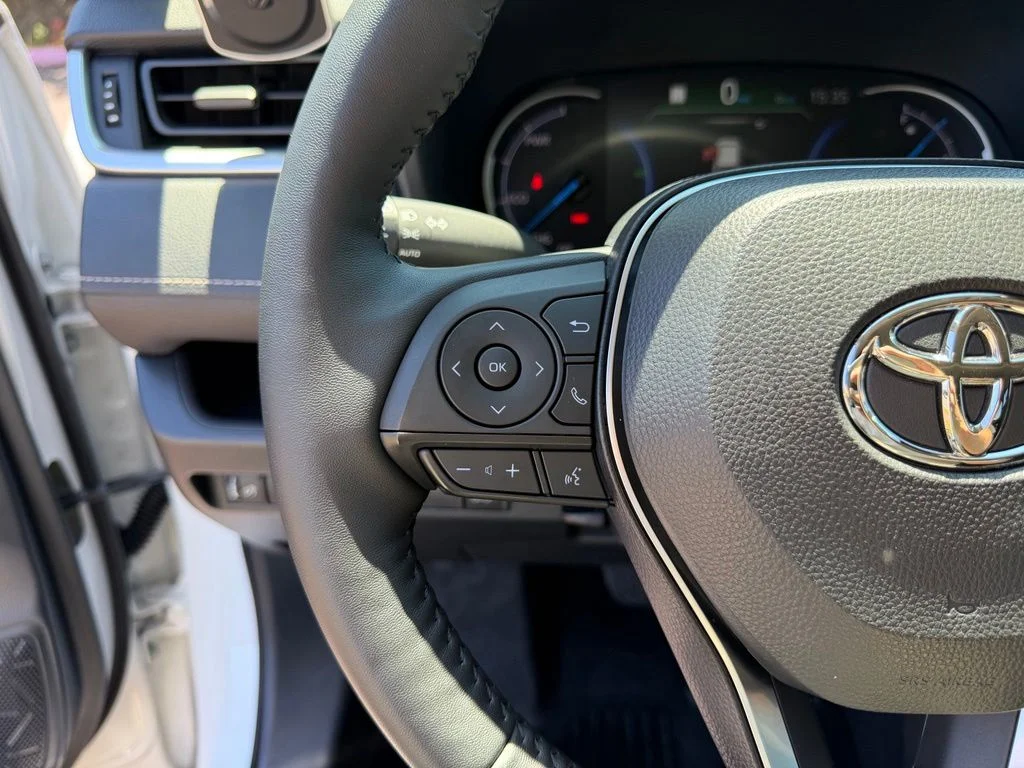 Used 2025 Ice Toyota XLE image 16