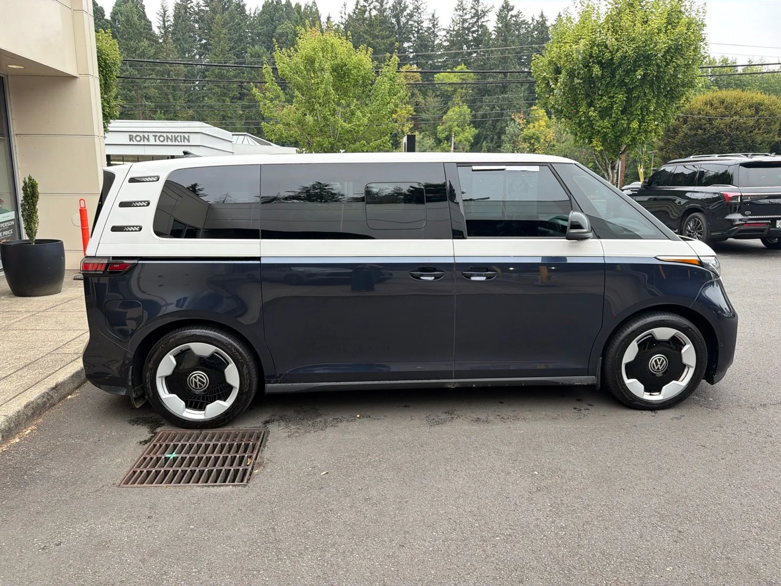 Used 2025 Blue Charcoal Volkswagen Pro S Plus image 5