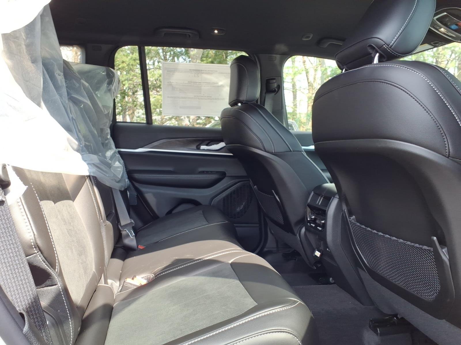 New 2026 Silver Zynith Exterior Paint Jeep Altitude image 8