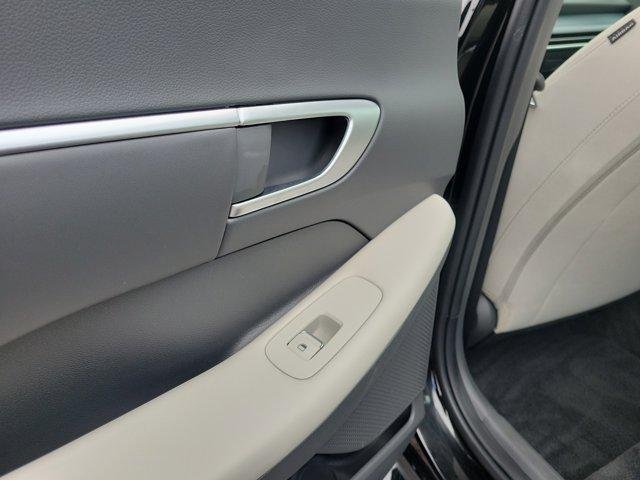 New 2025 Abyss Black Hyundai SEL image 13