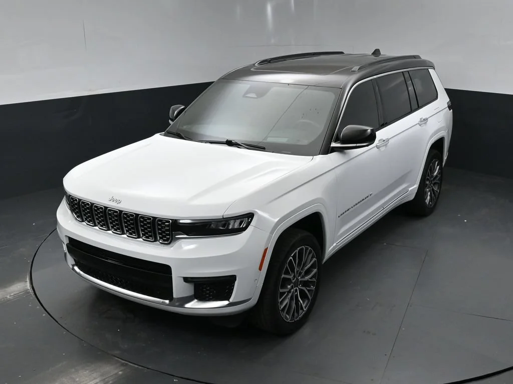 Used 2024 White Jeep Summit image 40