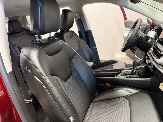 Used 2022 Velvet Jeep Latitude image 24