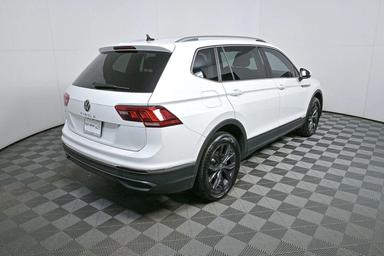Certified Used 2023 Opal White Pearl Volkswagen SE image 9