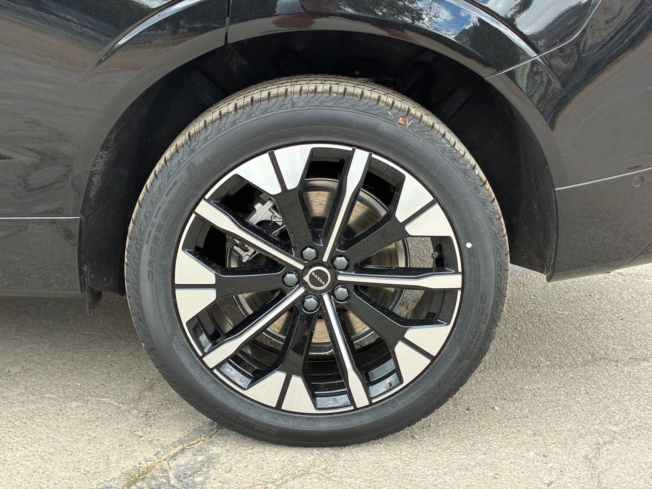 New 2026 Onyx Black Volvo Plus image 25