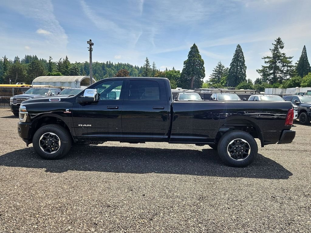 New 2026 Diamond Black Crystal Pearl-Coat Exterior Paint RAM Laramie image 4