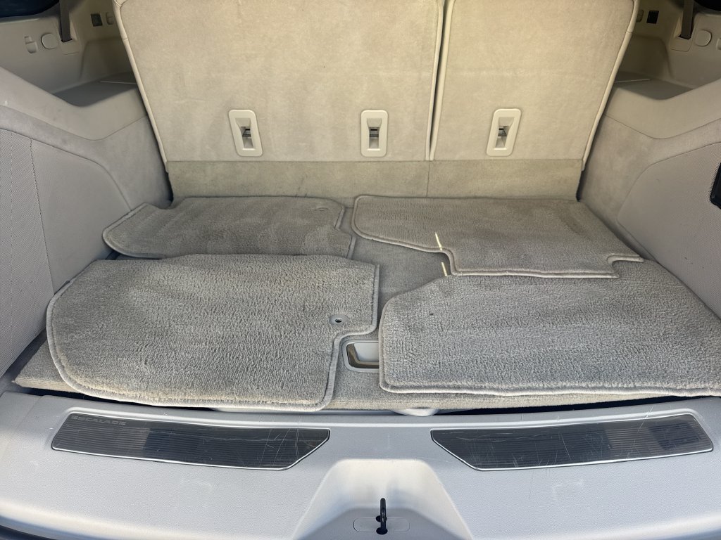 Used 2021 White Cadillac Sport Platinum image 18