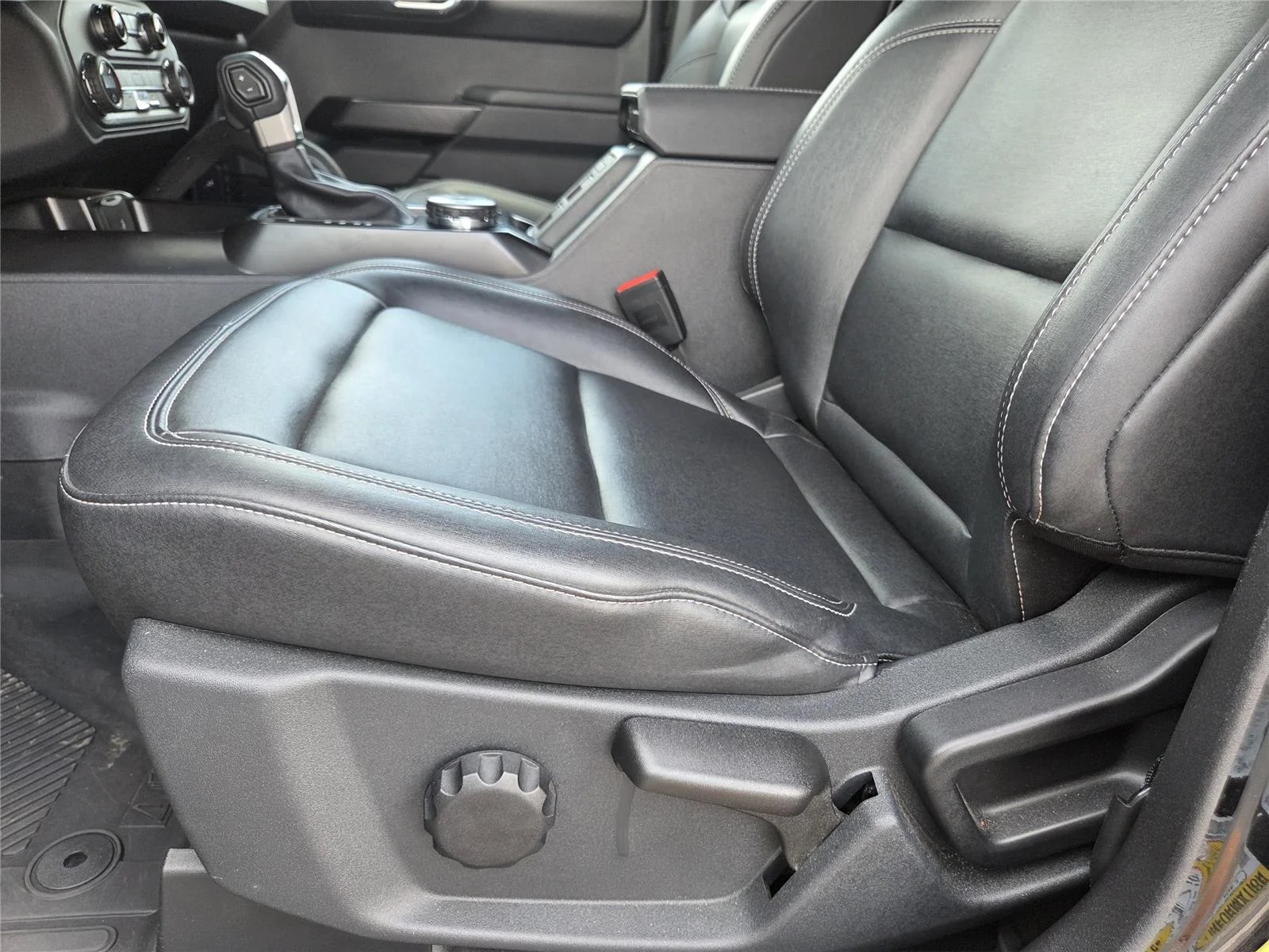 Used 2025 Shadow Black Ford Badlands image 17
