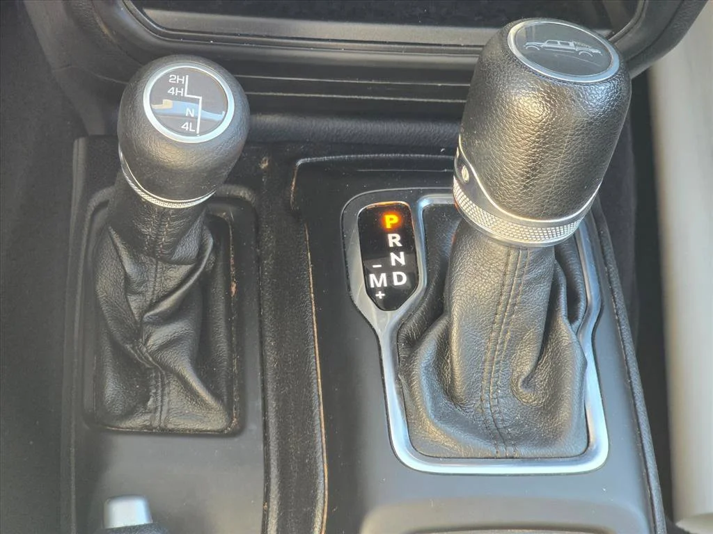 Used 2020 White Jeep Altitude image 17