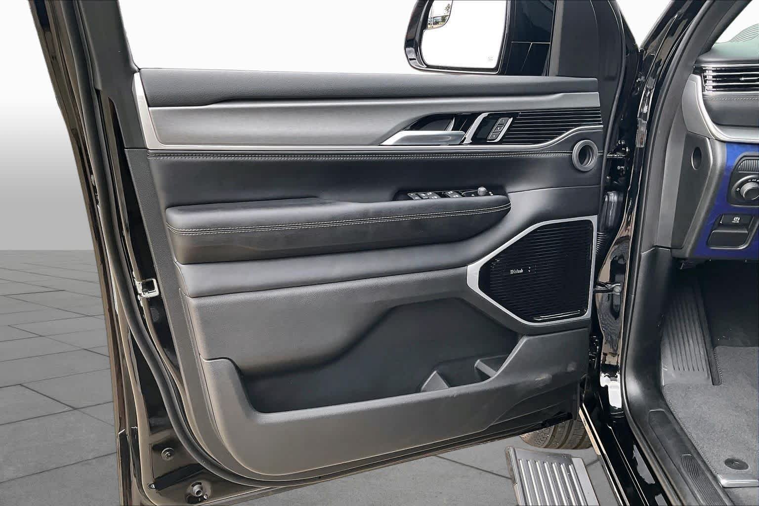 New 2026 High Gloss Black Exterior Paint Jeep Limited Reserve image 10