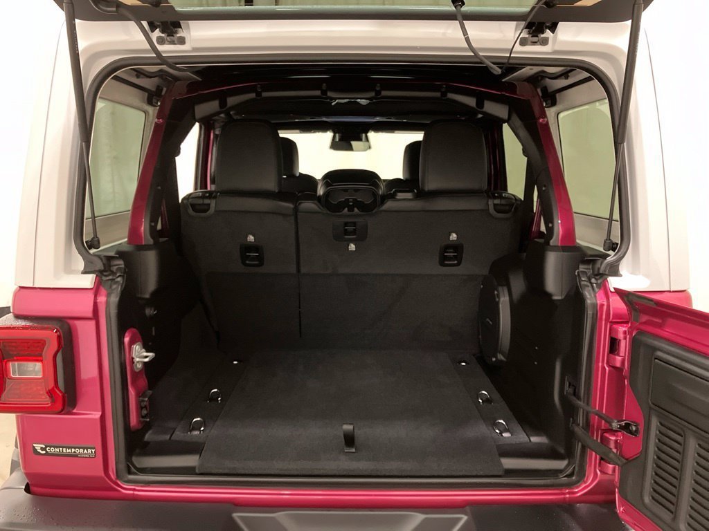 New 2026 Tuscadero Pearl-Coat Exterior Paint Jeep Sahara image 17