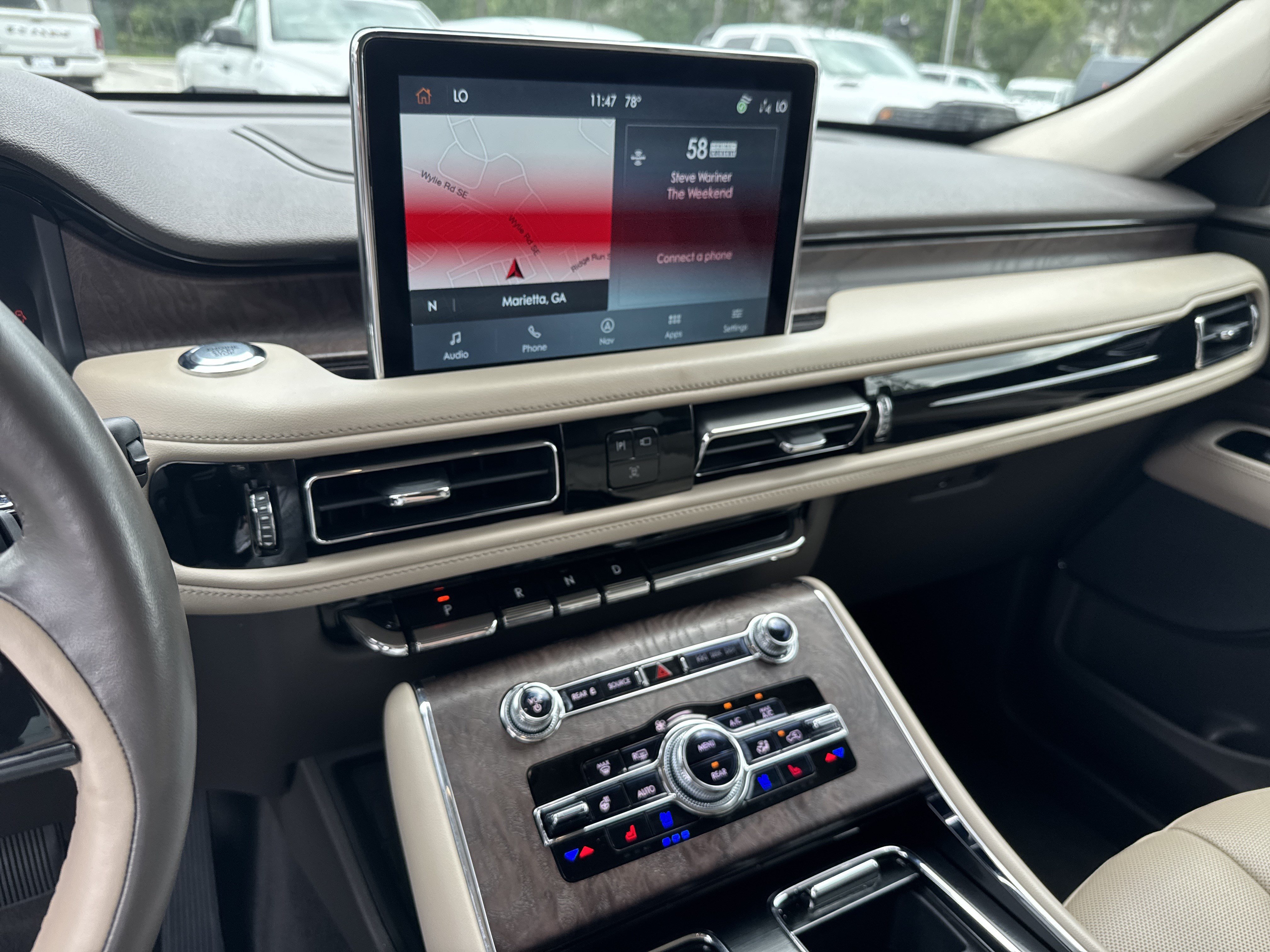 Used 2023 White Metallic Lincoln Reserve image 32