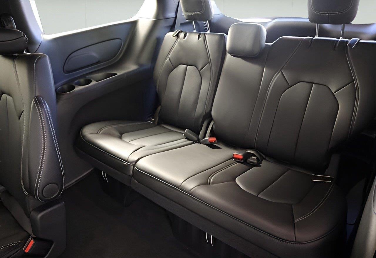 2026 Chrysler Pacifica Select - Photo 11